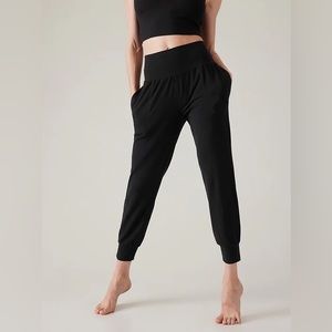 Athleta Women’s Cruise Jogger Black Size Small